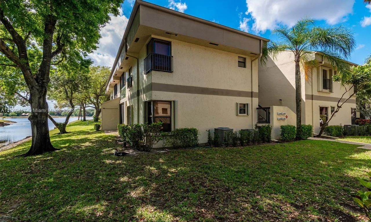 2888 S Carambola Cir S # 2079, Coconut Creek FL 33066