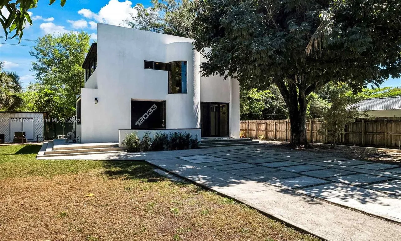 12033 SW 82nd Ave, Pinecrest FL 33156