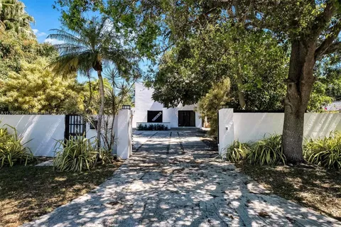 12033 SW 82nd Ave, Pinecrest FL 33156