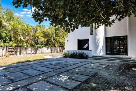 12033 SW 82nd Ave, Pinecrest FL 33156