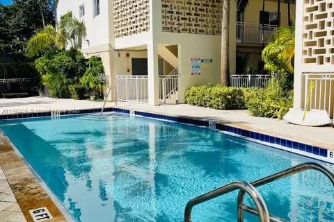 10001 W Bay Harbor Dr # 302, Bay Harbor Islands FL 33154