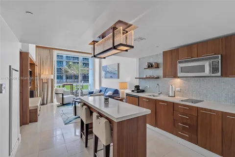 6801 Collins Ave # 214, Miami Beach FL 33141