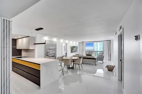 6039 Collins Ave # 1736, Miami Beach FL 33140