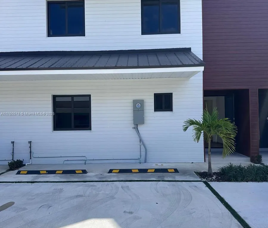 10 936 NW 10 ST # 4, Florida City FL 33034