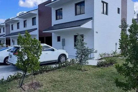 10 936 NW 10 ST # 4, Florida City FL 33034