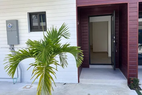10 936 NW 10 ST # 4, Florida City FL 33034