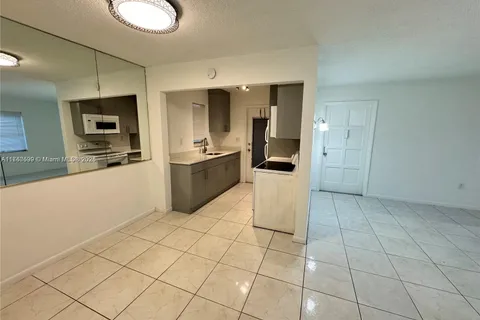 2005 Jefferson St # 205, Hollywood FL 33020