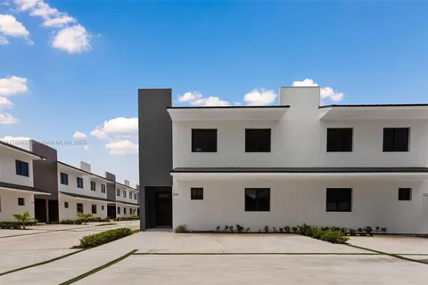 534 NW 7th St # 1, Florida City FL 33034
