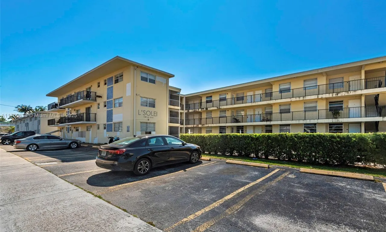 1100 NE 1st Ct # 303, Hallandale Beach FL 33009