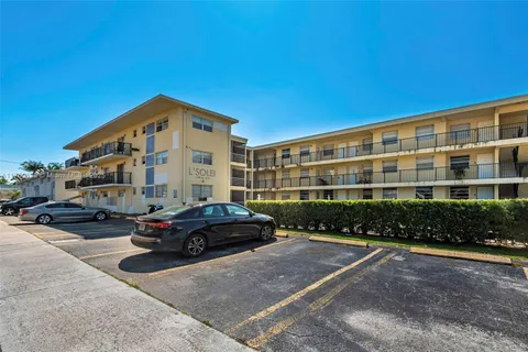 1100 NE 1st Ct # 303, Hallandale Beach FL 33009