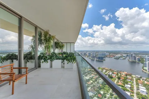 18975 Collins Ave # 5302, Sunny Isles Beach FL 33160