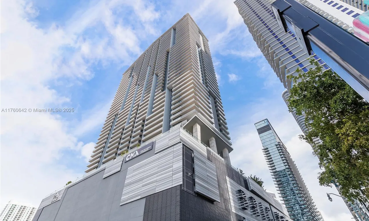 88 SW 7th St # 2401, Miami FL 33130