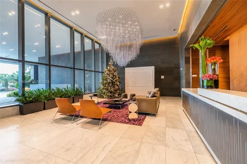 88 SW 7th St # 2401, Miami FL 33130