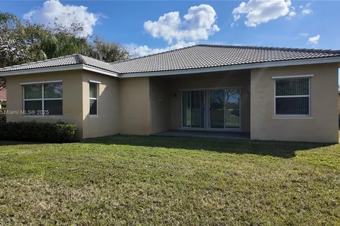 2355 Bellarosa Cir, Royal Palm Beach FL 33411