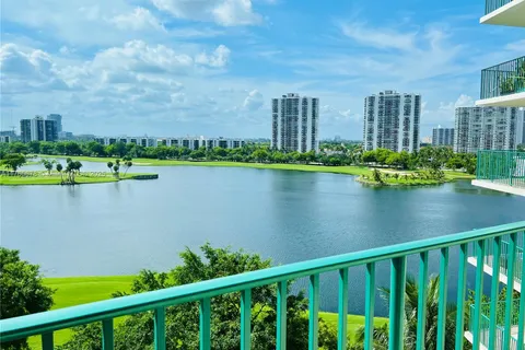 20000 E Country Club Dr # 806, Aventura FL 33180