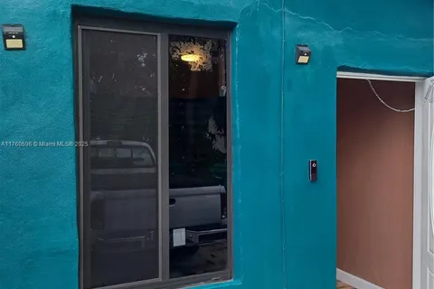 961 NW 34th Ter, Lauderhill FL 33311