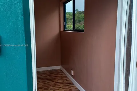 961 NW 34th Ter, Lauderhill FL 33311