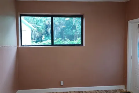 961 NW 34th Ter, Lauderhill FL 33311
