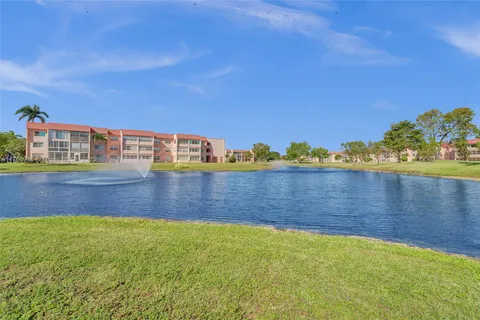 9421 Sunrise Lakes Blvd # 206, Sunrise FL 33322