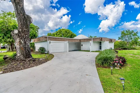 4704 Bayberry Ln, Tamarac FL 33319