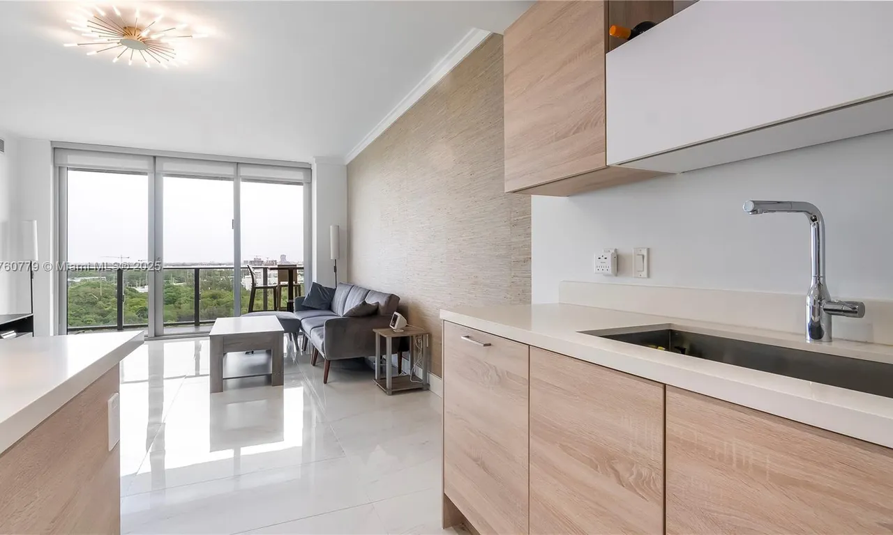 16385 Biscayne Blvd # 1406, North Miami Beach FL 33160