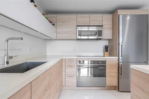 16385 Biscayne Blvd # 1406, North Miami Beach FL 33160