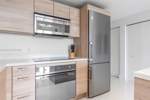 16385 Biscayne Blvd # 1406, North Miami Beach FL 33160