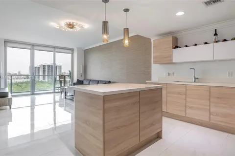 16385 Biscayne Blvd # 1406, North Miami Beach FL 33160