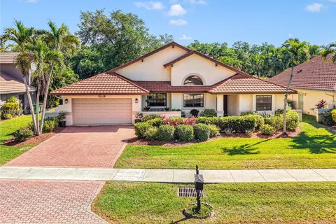 1520 E Oak Knoll Cir, Davie FL 33324