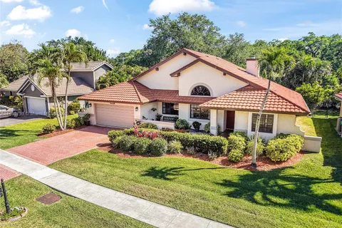 1520 E Oak Knoll Cir, Davie FL 33324