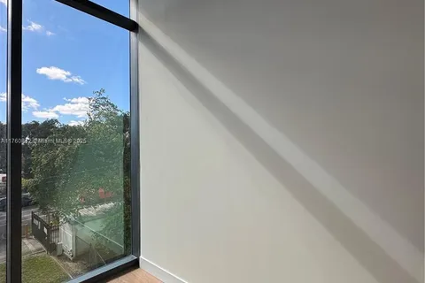 21290 Biscayne blvd # 408, Aventura FL 33180