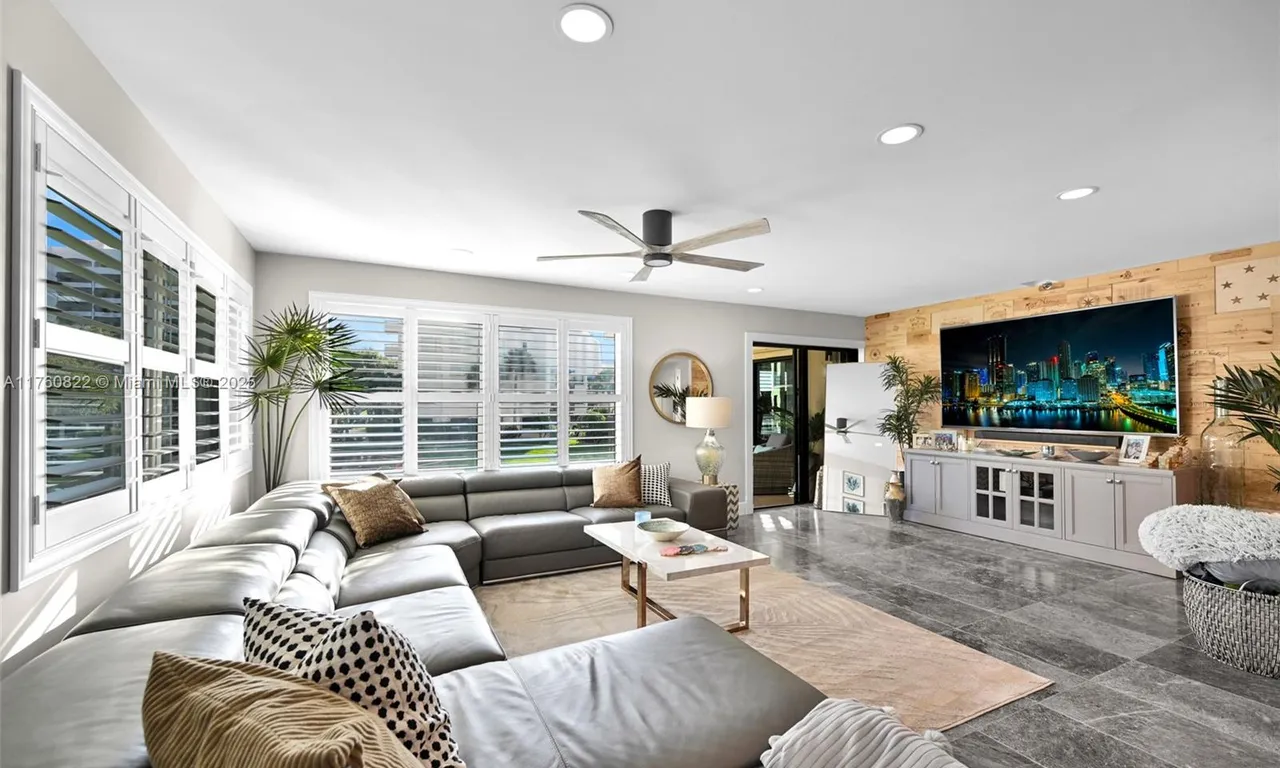 372 Golfview Rd # 201, North Palm Beach FL 33408