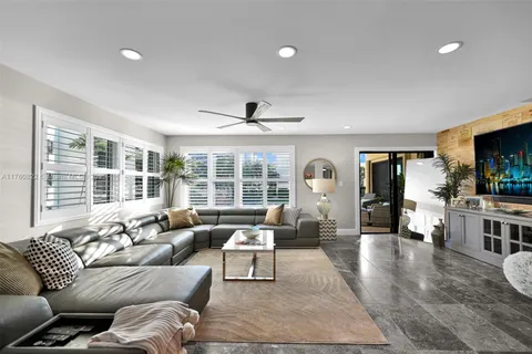 372 Golfview Rd # 201, North Palm Beach FL 33408