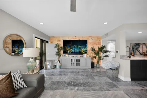 372 Golfview Rd # 201, North Palm Beach FL 33408