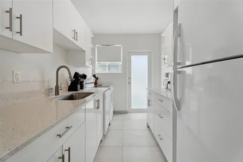 835 80th St # 4, Miami Beach FL 33141