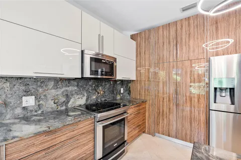 3943 194th Trl # 3943, Sunny Isles Beach FL 33160
