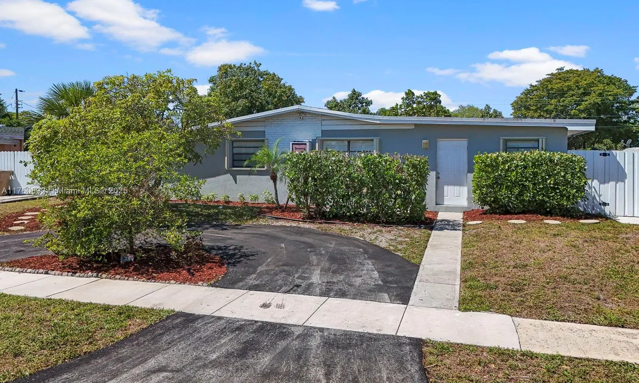 3911 SW 60th Ave, Davie FL 33314