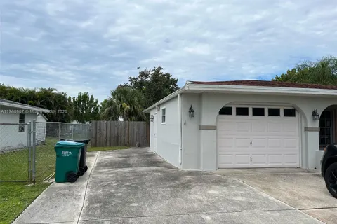 262 NE Floresta Dr, Port St. Lucie FL 34983