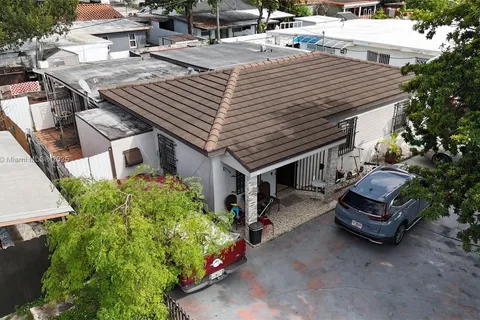 825 E 9th Ln, Hialeah FL 33010