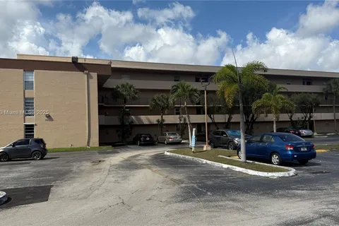 502 NW 87th Ave # 305, Miami FL 33172