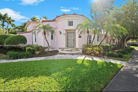 1056 Harrison St, Hollywood FL 33019