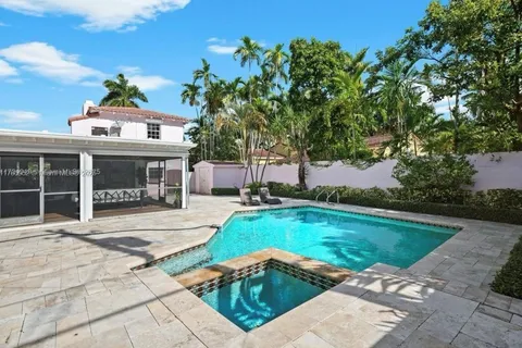 1056 Harrison St, Hollywood FL 33019