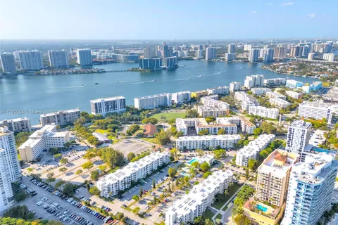 17560 Atlantic Blvd # 409, Sunny Isles Beach FL 33160