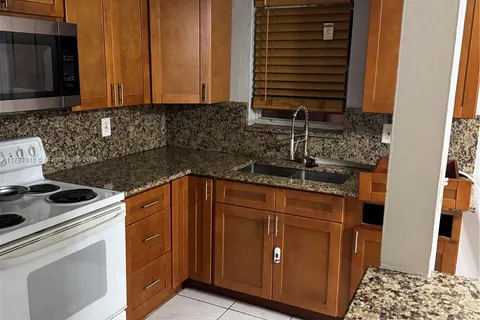 2021 NW 59th Ave # 2, Lauderhill FL 33313