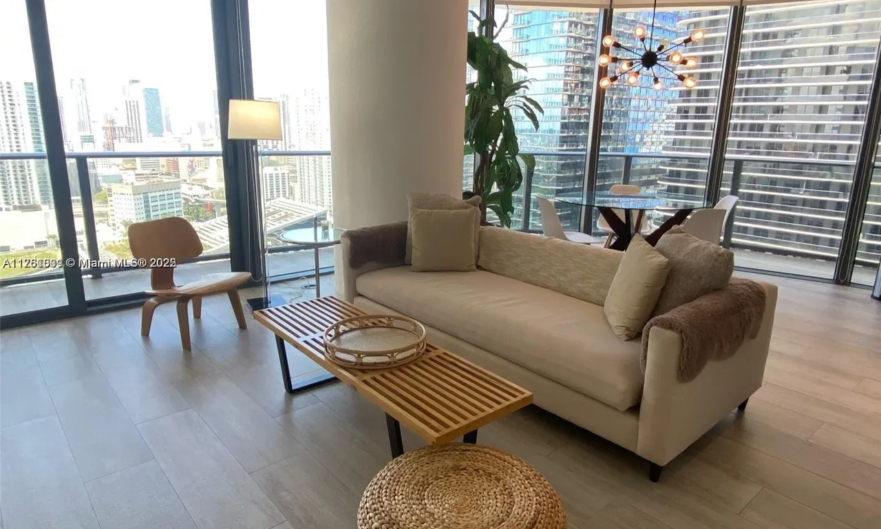 55 SW 9th St # 3001, Miami FL 33130