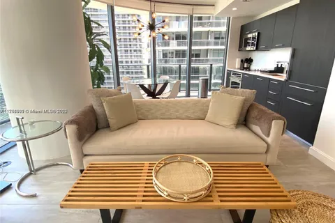 55 SW 9th St # 3001, Miami FL 33130