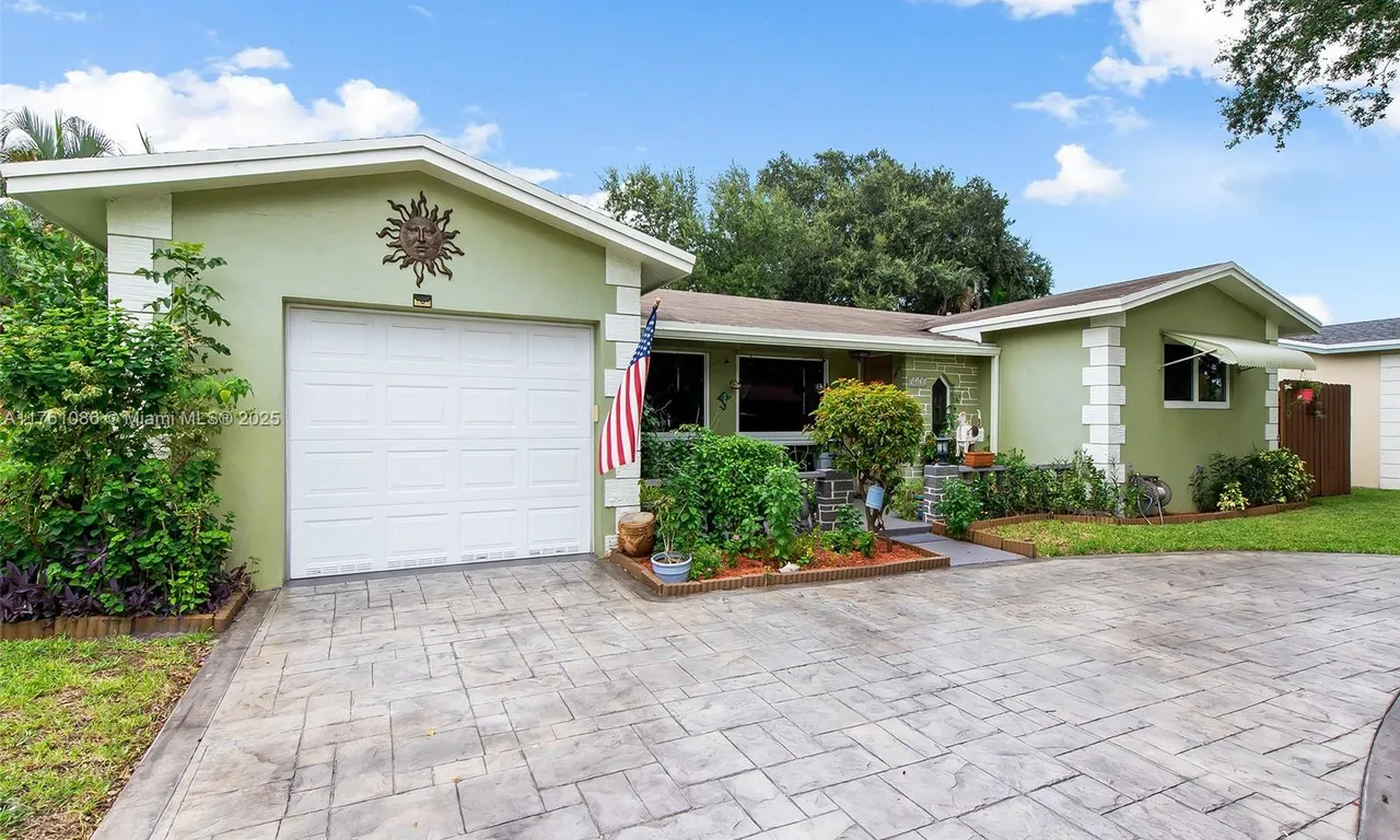 5421 Buchanan St, Hollywood FL 33021