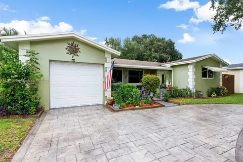 5421 Buchanan St, Hollywood FL 33021