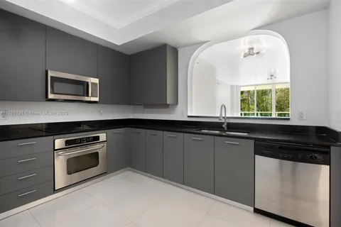 3340 NE 190th St # 208, Aventura FL 33180