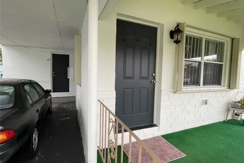 8437 NW 24th Ct, Miami FL 33147